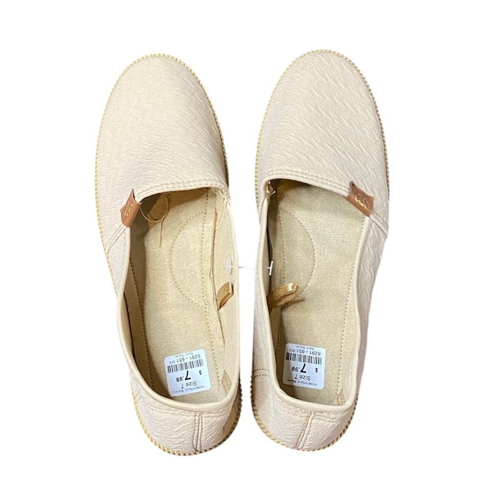 NWT Cream Flats, Size 7 - Picture 5 of 9
